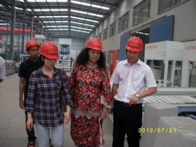2012.7.21日坦桑尼亞總統(tǒng)夫人來(lái)我公司參觀(guān)指導(dǎo)、洽談合作