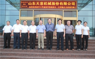 清華大學建筑設計研究院副院長、研究員侯建群蒞臨
