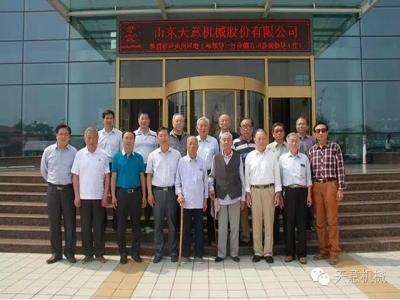 兗州區(qū)委常委、組織部長徐繼瑞一行領(lǐng)導(dǎo)蒞臨天意參觀指導(dǎo)工作